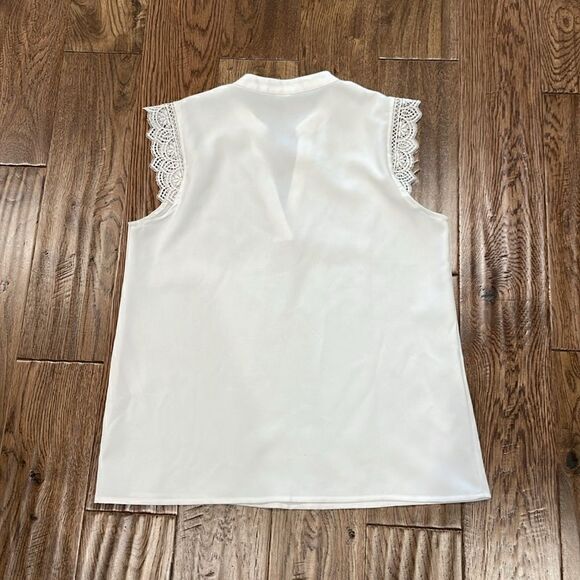 White blouse with lace cap sleeves Sz s - Picture 4 of 4